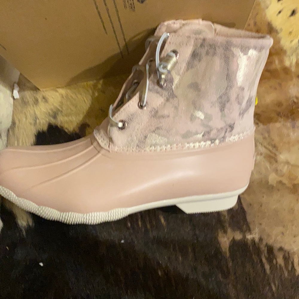 Sperry saltwater pink camo 9.5 new